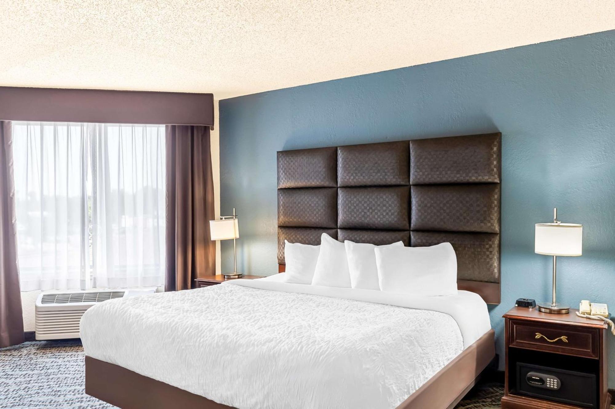 Best Western Holiday Manor Ньютон Экстерьер фото